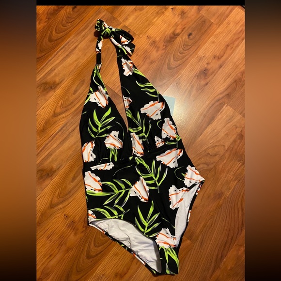 Cupshe floral swimsuit - Picture 1 of 4